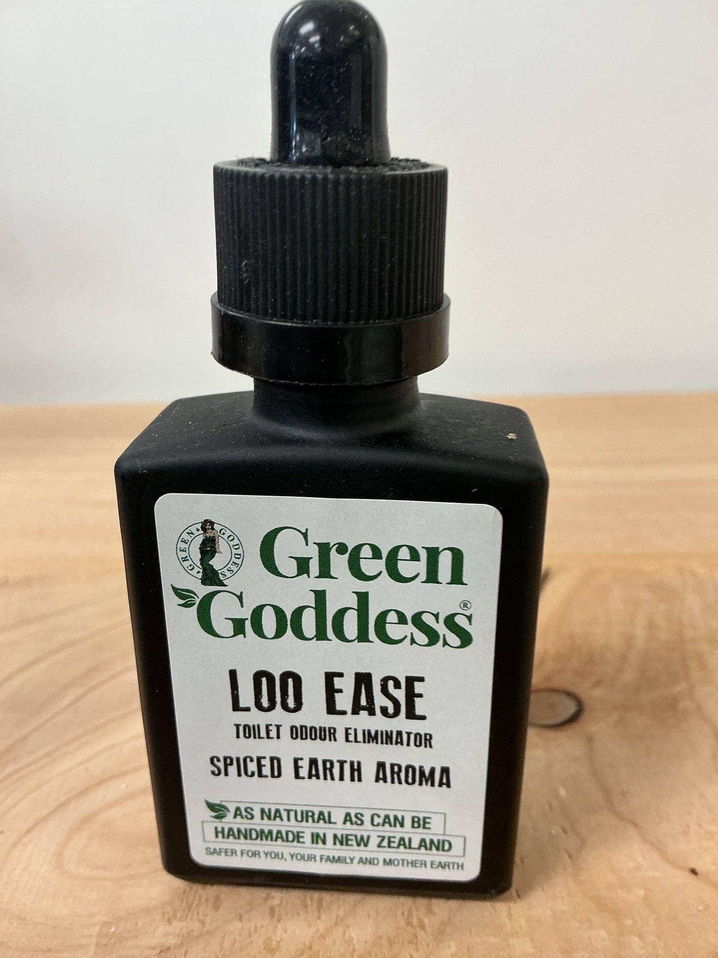 Green Goddess Loo Ease - Spiced Earth Aroma