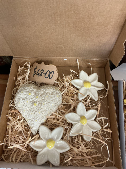 White Heart 3 Flowers B